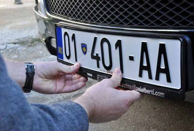 Nga 1 janari, Serbia lejon levizjen e makinave me targat e Kosoves ne territorin e saj